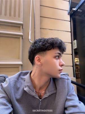 19 year old Escort in East London Merttwinkboyyx, Male escort