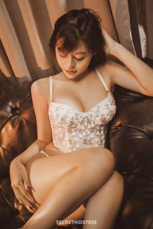 24 year old Asian Escort in Dubai Lisa full service, escort