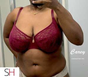 35 year old Escort in City of Edmonton CAREY Sexy 35 Yr Old Black Beauty With Hot Curves