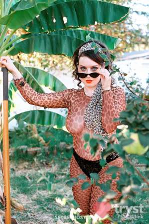 0 year old Escort in Oakland CA Delphine - Fun Curvy &amp; Hairy Cutie