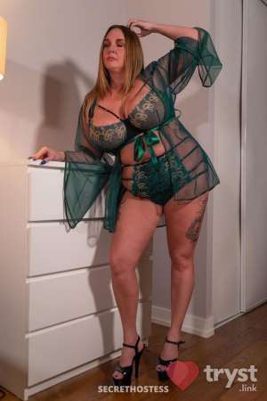 Nikki - Sexy, mature, experienced 0 year old Escort in Winnipeg