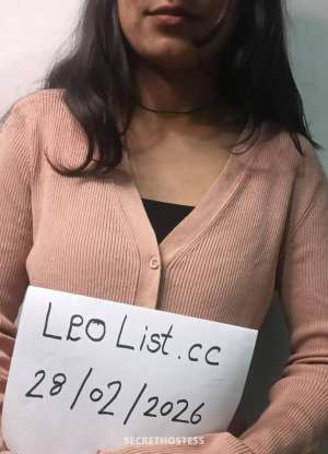 23 year old Canadian Escort in Thunder Bay Text me on whatsapp for quick response.. 100 genuine indian