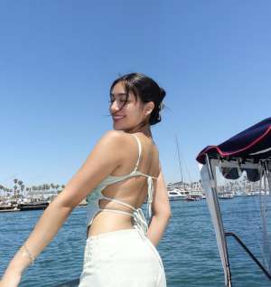 27 year old Hispanic Escort in Calgary I'm available 24/7 incall/outcall and car sex