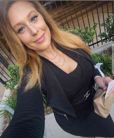 29 year old English Escort in Badger AK Mrs