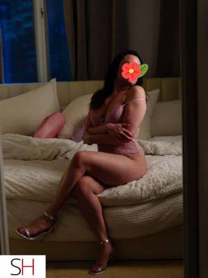 28 year old Escort in Whitecourt New in town March 5 to 10 long legs all natural curvy beauty