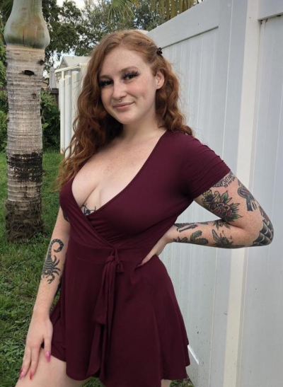 26 year old Caucasian (white) Escort in Newark NY Hook up and massage