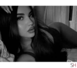 25 year old Asian Escort in Buckinghamshire ..Mimi is providing Relax and Tantric Massage, Agency