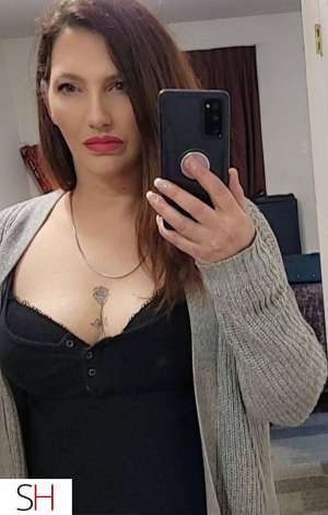 48 year old Caucasian Escort in Red Deer Thick milf..... lots of curves and ready to please