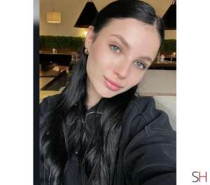 25 year old Italian Escort in London ✨ Elegant Italian Laura . Outcall Only, Independent