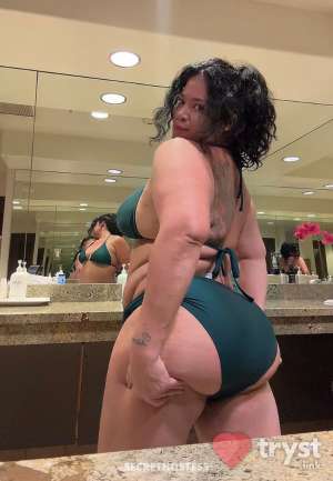 20 year old Escort in Palm Desert CA Cindy - BIG NATURAL BREAST and BOOTY