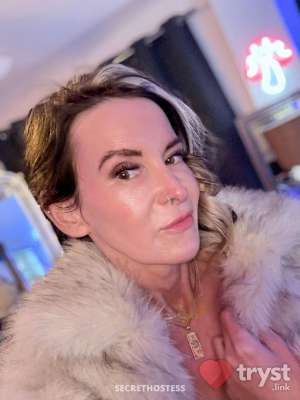 40 year old White Escort in Denver CO Katie Fairchild - petite nerdy pixie