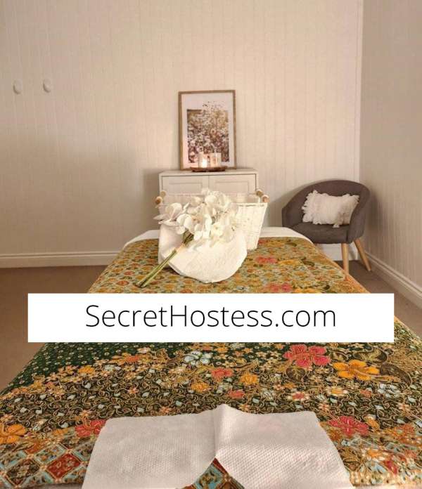 Escort Size 6 Brisbane Image - 3