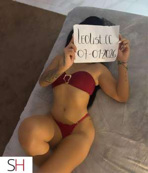 28 year old Indian Escort in Ottawa Hot and very sexy Indian woman with natural curves and lips