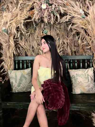 22 year old Indian Escort in Dubai Shanaya Kapoor