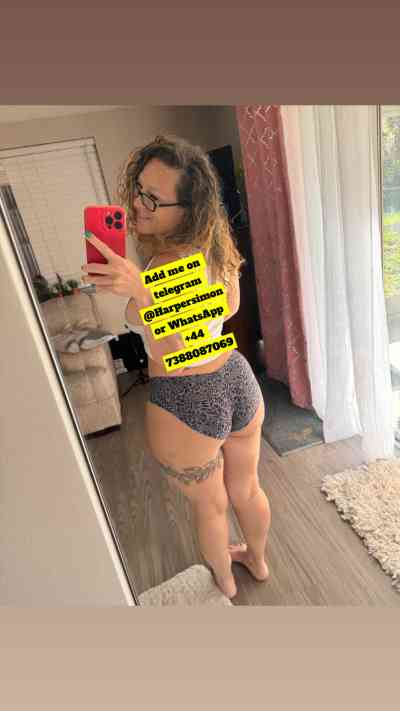 34 year old Escort in Clare Honey wet pussy available for fun and adult content