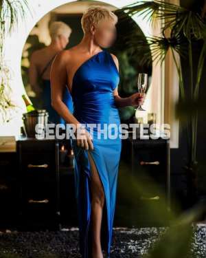 45 year old Caucasian Escort in Naples FL Jewel Bardot