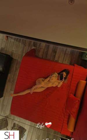 28 year old Caucasian Escort in Laval Availableeee