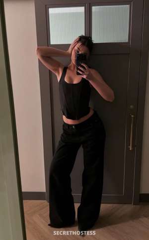 25 year old Caucasian Escort in Wausau WI Chloe ur sexy fantasy😻with thick plump curves, soft in 