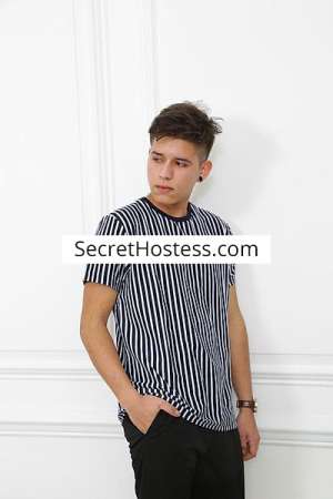 Alex 22Yrs Old Colombian Escort Brunette Brown Eyes 78KG 22 year old Escort in Surrey