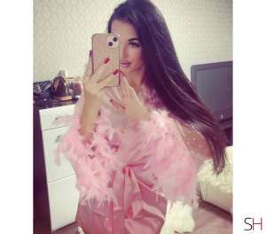 25 year old Asian Escort in Buckinghamshire .I am Camila your Brazilian escort ready for Outcall, Agency