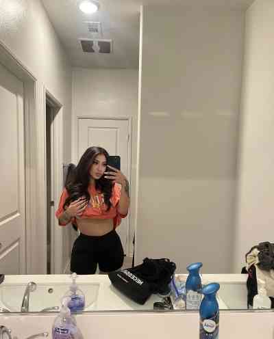 33 year old American Escort in Bloomington CA Dm for private sessions ,Body massages Sex