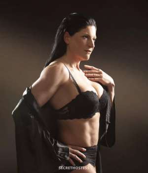 35 year old Caucasian Escort in Quebec City Capturer l'essence de la romance / Brossard 19-22 mars