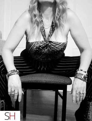 45 year old Caucasian Escort in Penticton Tuesday night delight