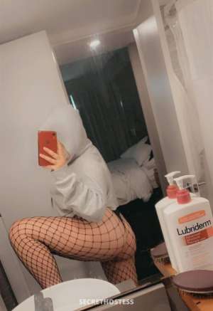 23 year old Caucasian Escort in Hamilton Carcall/outcall special!! new girl, young and tight