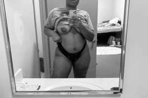 Young curvy black woman I only accept older gentlemen of all 24 year old Escort in Annapolis MD
