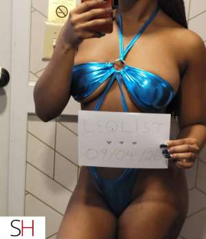 Upscale Fun Latina - Party Friendly 25 year old Escort in Barrie
