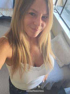curves in all the right places 38 year old Escort in Santa Cruz CA