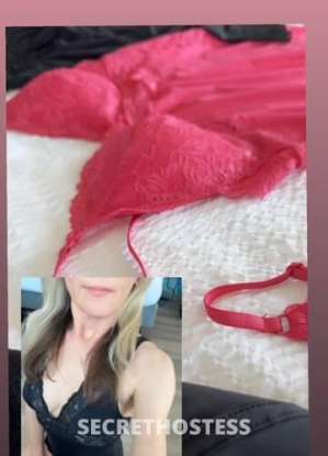 Treat yourself to a incall -quickie special friday night 38 year old Escort in Comox Balley