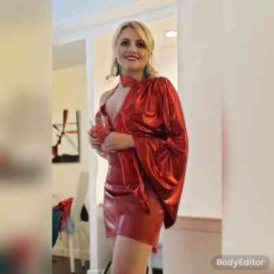 40 year old European Escort in Manhattan NY NY Dr.Julia outcall in Manhattan Sometimes incall