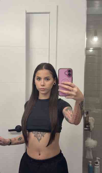 25 year old Escort in Honolulu CA Available for outcall FaceTime session, cam sex and hookup