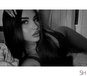 21 year old Asian Escort in London 6Your Dream Companion 🌹 London’s Best VIP 🌟, Agency