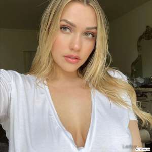 25 year old Escort in Ottawa Escort model I’m available for fun both incall serve, 