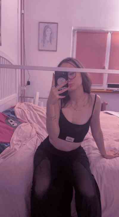 25 year old Escort in Florida Hello i’m in town looking to have an amazing experience