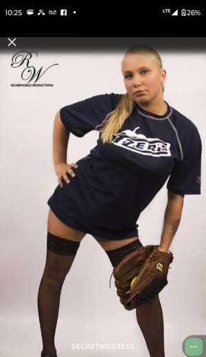 35 year old Caucasian Escort in Windsor Luscious lips both sets