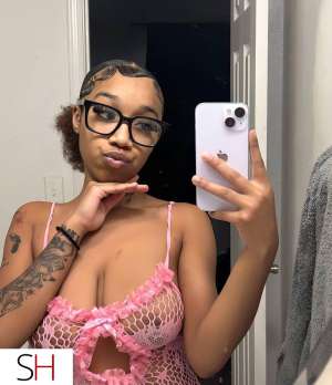 New in town Mixed hottie 20 year old Escort in London