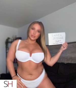  26 year old Escort in Hamilton