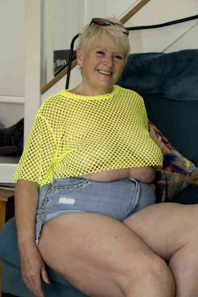 65 year old Escort in North Ayrshire Hot Lady P available for sex and also  sell pictures and 