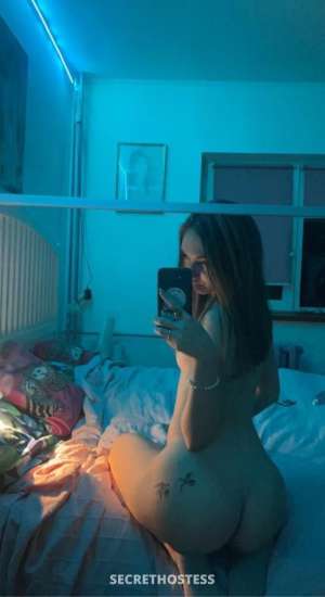 24 year old Escort in Hamilton I’m down for hookup services, incalls, outcalls, car dates