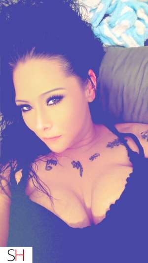 33 year old Escort in Calgary Curvy Temptation