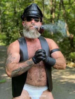 55 year old Caucasian Escort in Springfield MO Leather master