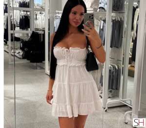 Outcall Gorgeous Emma, Agency 21 year old Escort in Hertfordshire