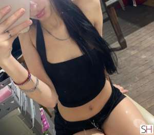 22 year old Italian Escort in Guildford Surrey Hot Girl Outcall Only, Independent