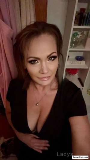 49 year old Escort in Minneapolis MN Escort model CeeCee, Minneapolis