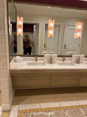 35 year old Escort in 🍑🤠 upscale company only