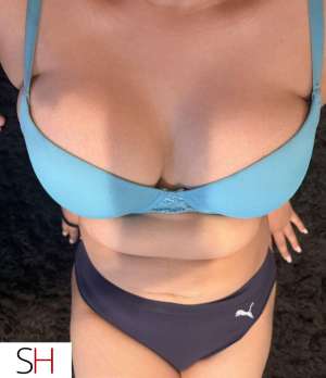 27 year old Asian Escort in Delta/Surrey/Langley are looking a for a daddy to cum and tell me what to do