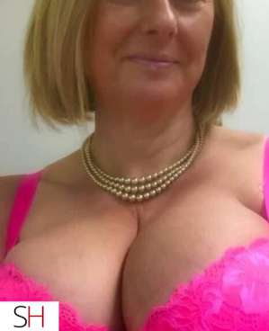 49 year old Caucasian Escort in Lévis Jolie milf mature fontaine dispo pour faire jouir